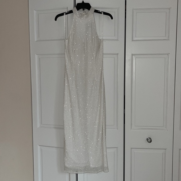 Mac Duggal
Beaded Halter Neck Sleeveless Sheath Midi Dress - Picture 4 of 12